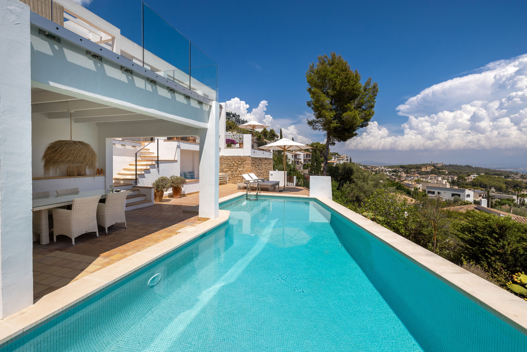 Short term rental: Mediterranean villa with panoramic views of Palma and the sea-23