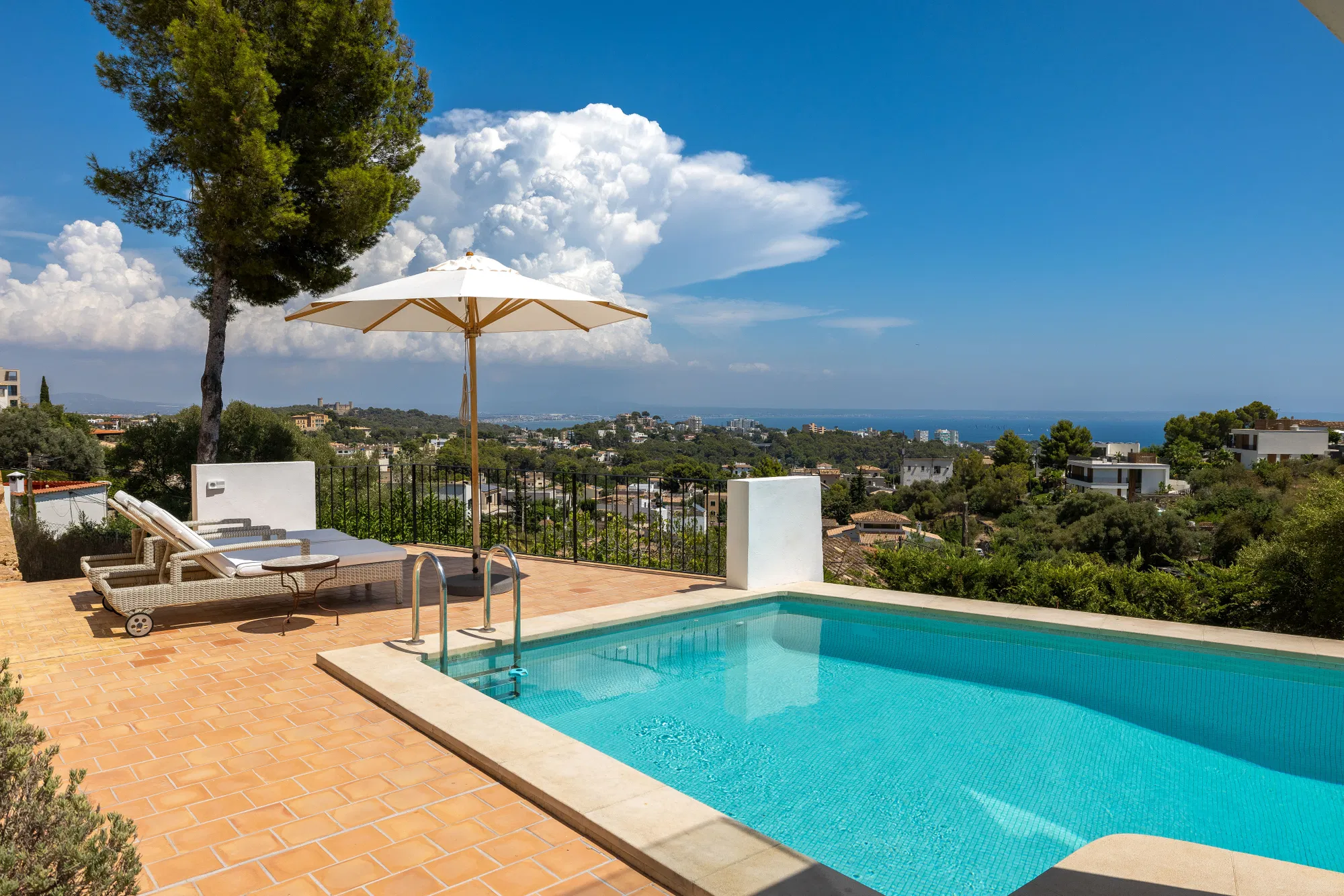 Short term rental: Mediterranean villa with panoramic views of Palma and the sea-1