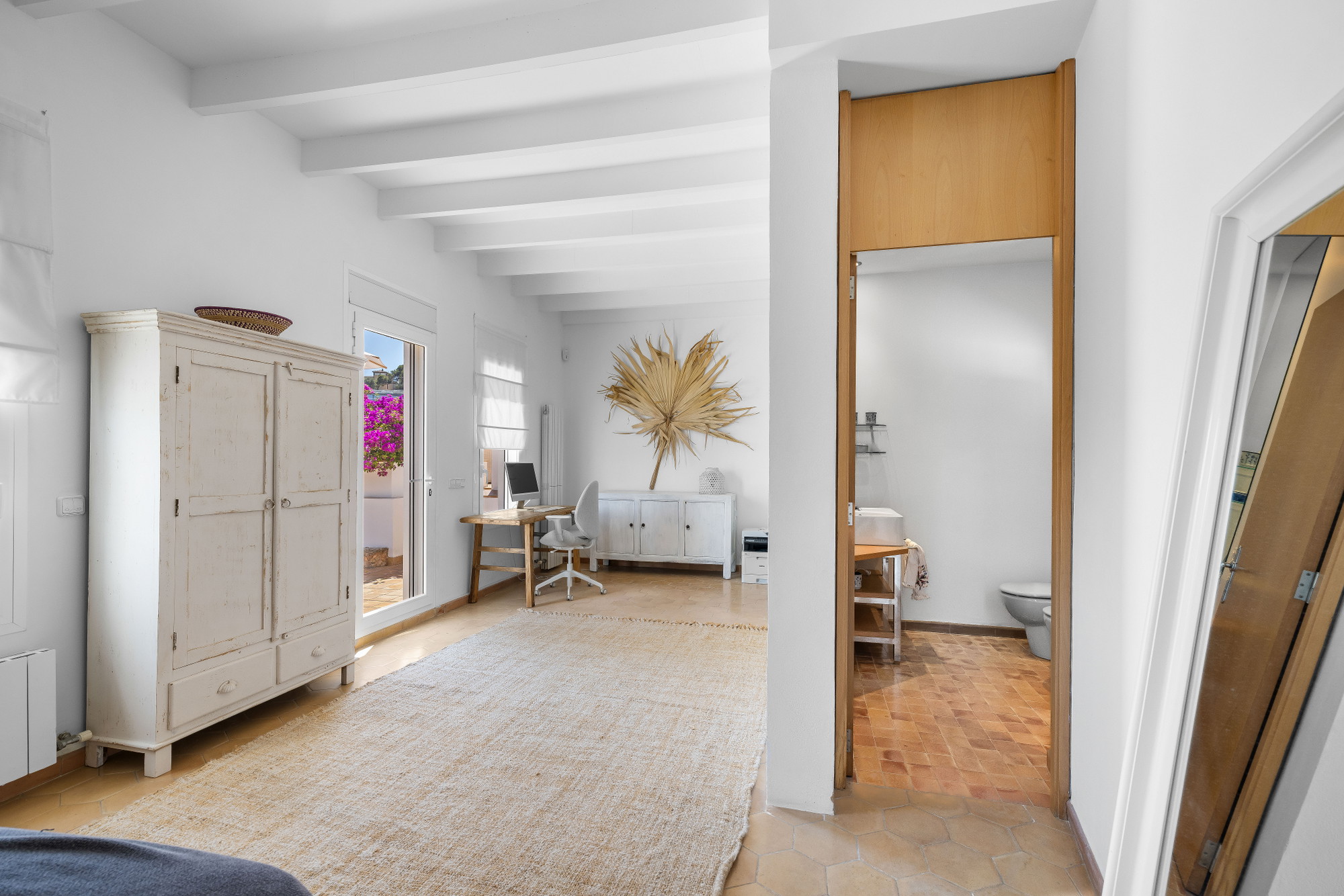 Short term rental: Mediterranean villa with panoramic views of Palma and the sea-10