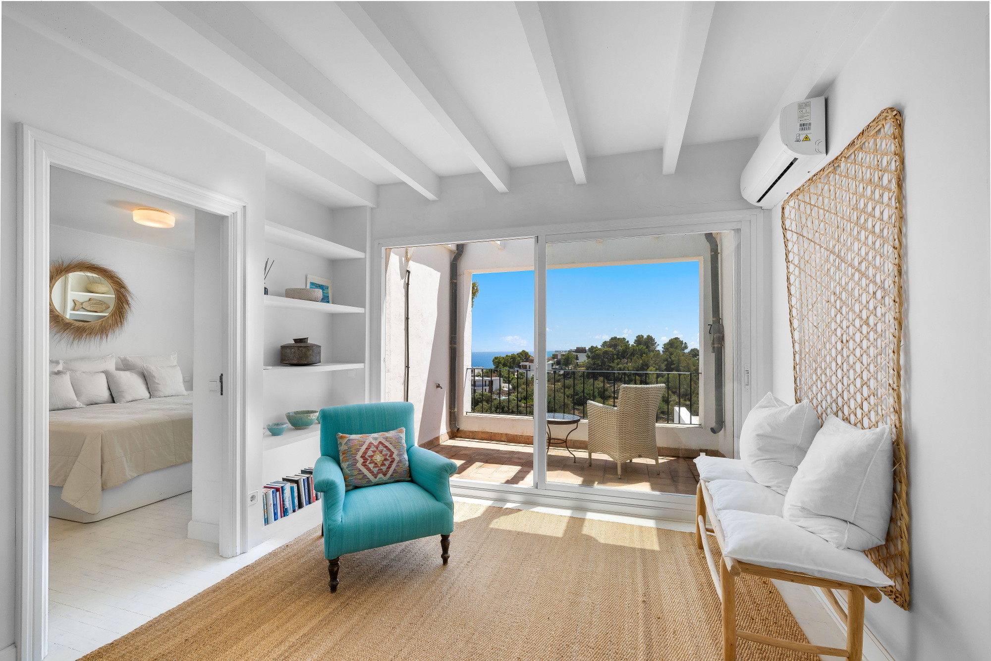 Short term rental: Mediterranean villa with panoramic views of Palma and the sea-16