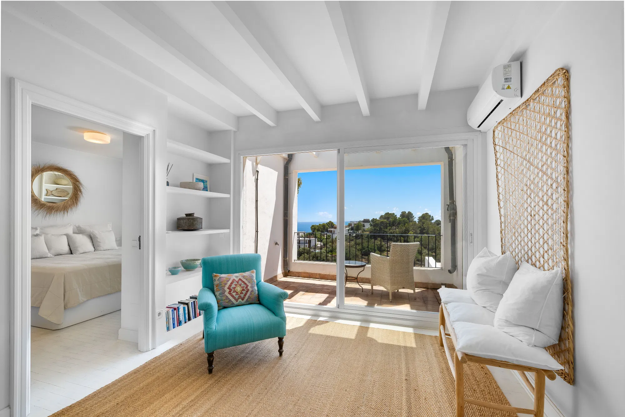 Short term rental: Mediterranean villa with panoramic views of Palma and the sea-16