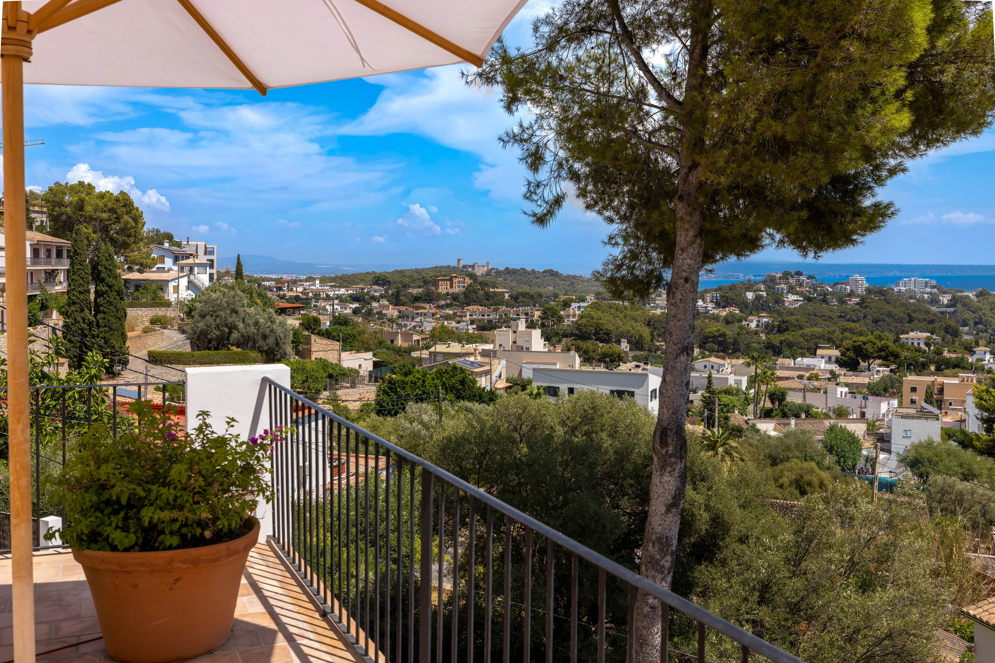 Short term rental: Mediterranean villa with panoramic views of Palma and the sea-24