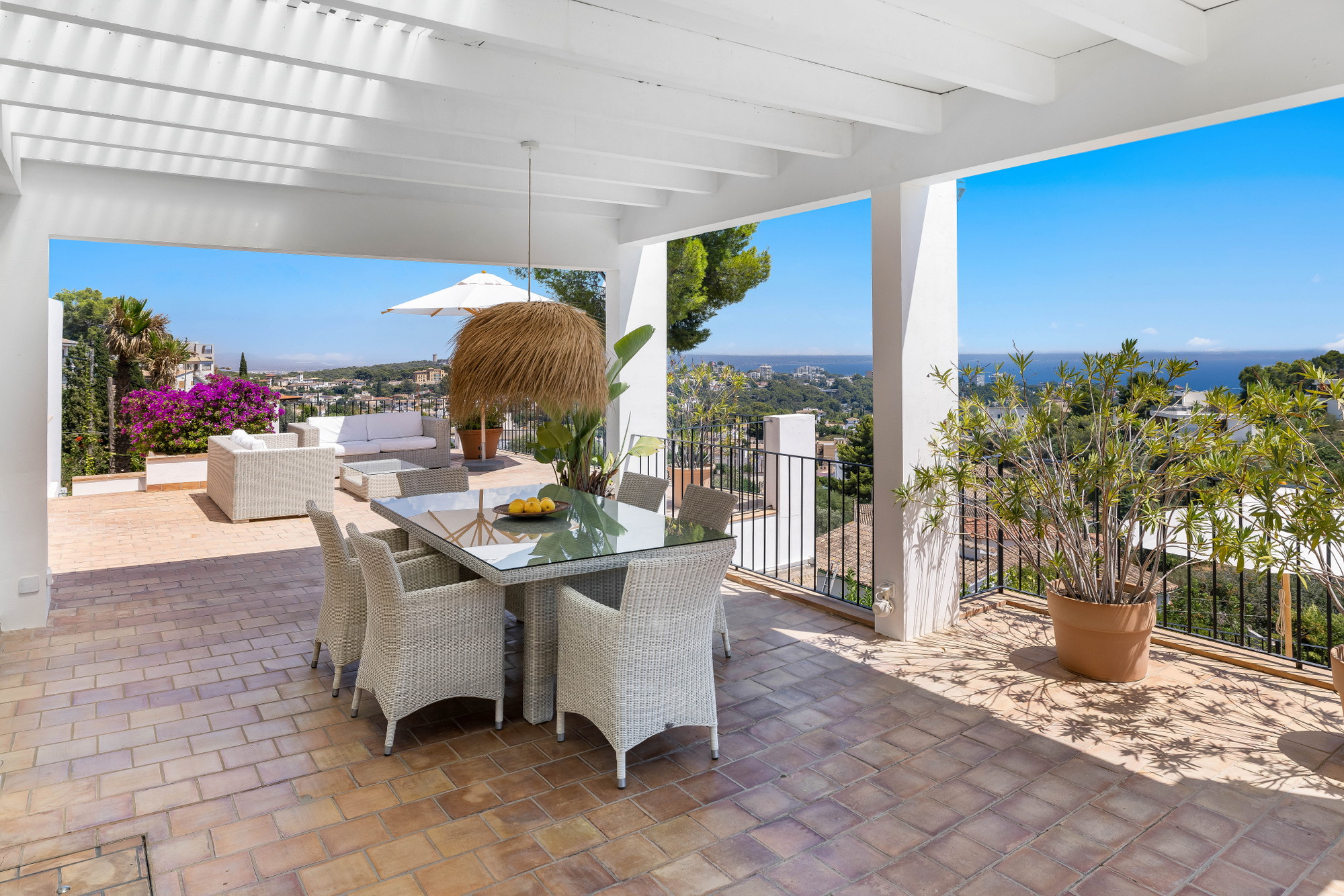 Short term rental: Mediterranean villa with panoramic views of Palma and the sea-17