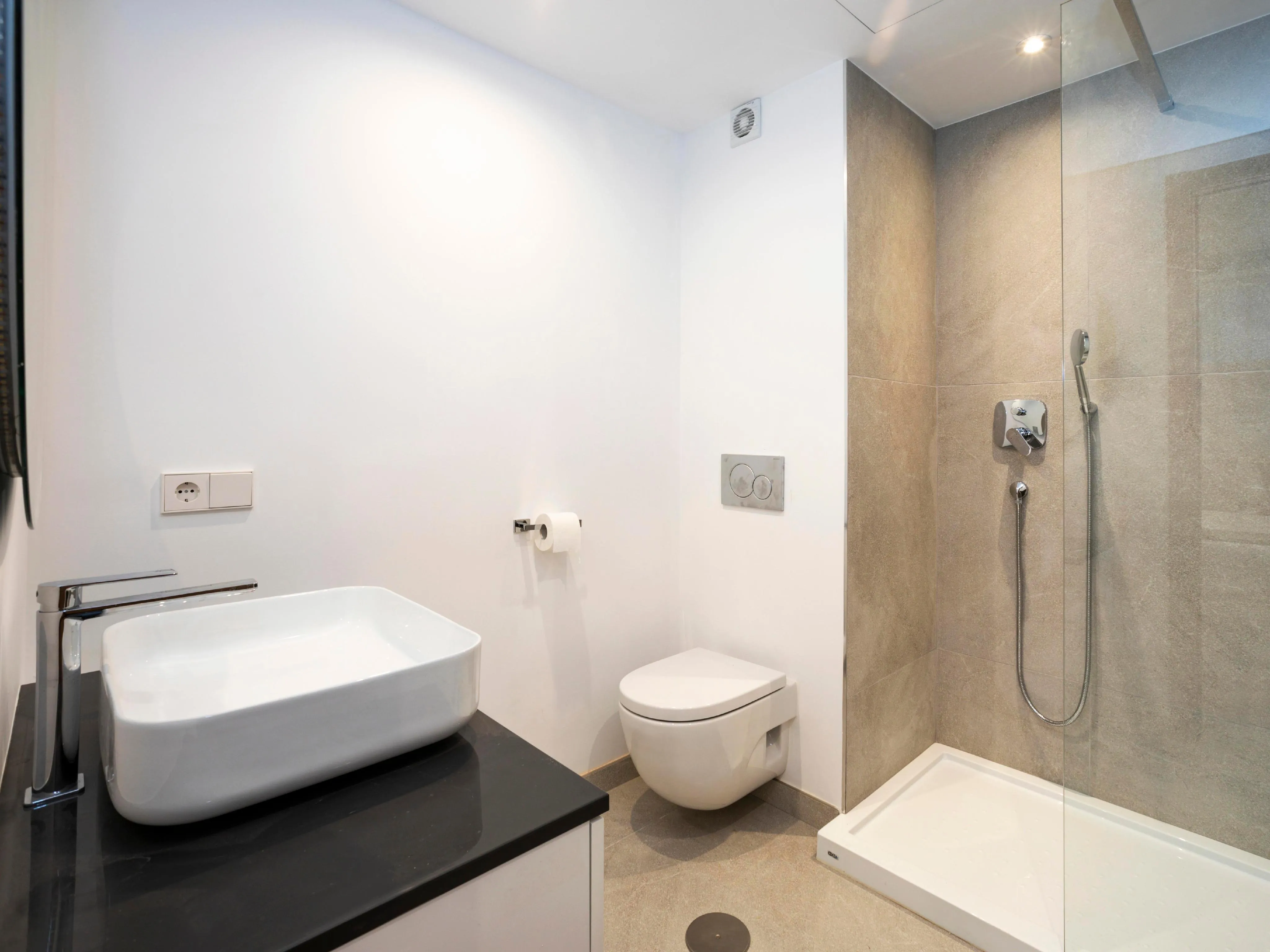 Appartamento ristrutturato con vista sul porto-8