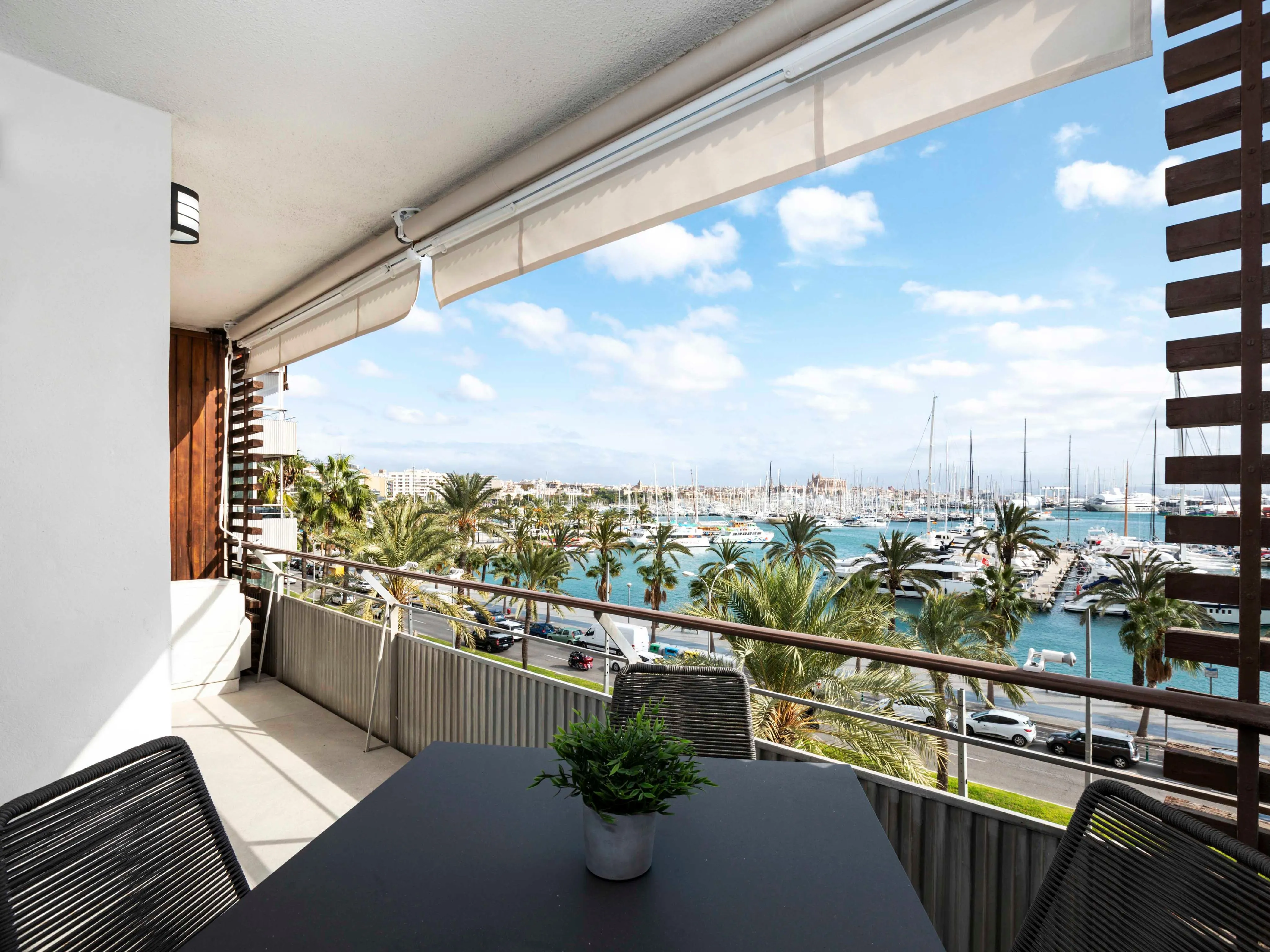 Appartamento ristrutturato con vista sul porto-2