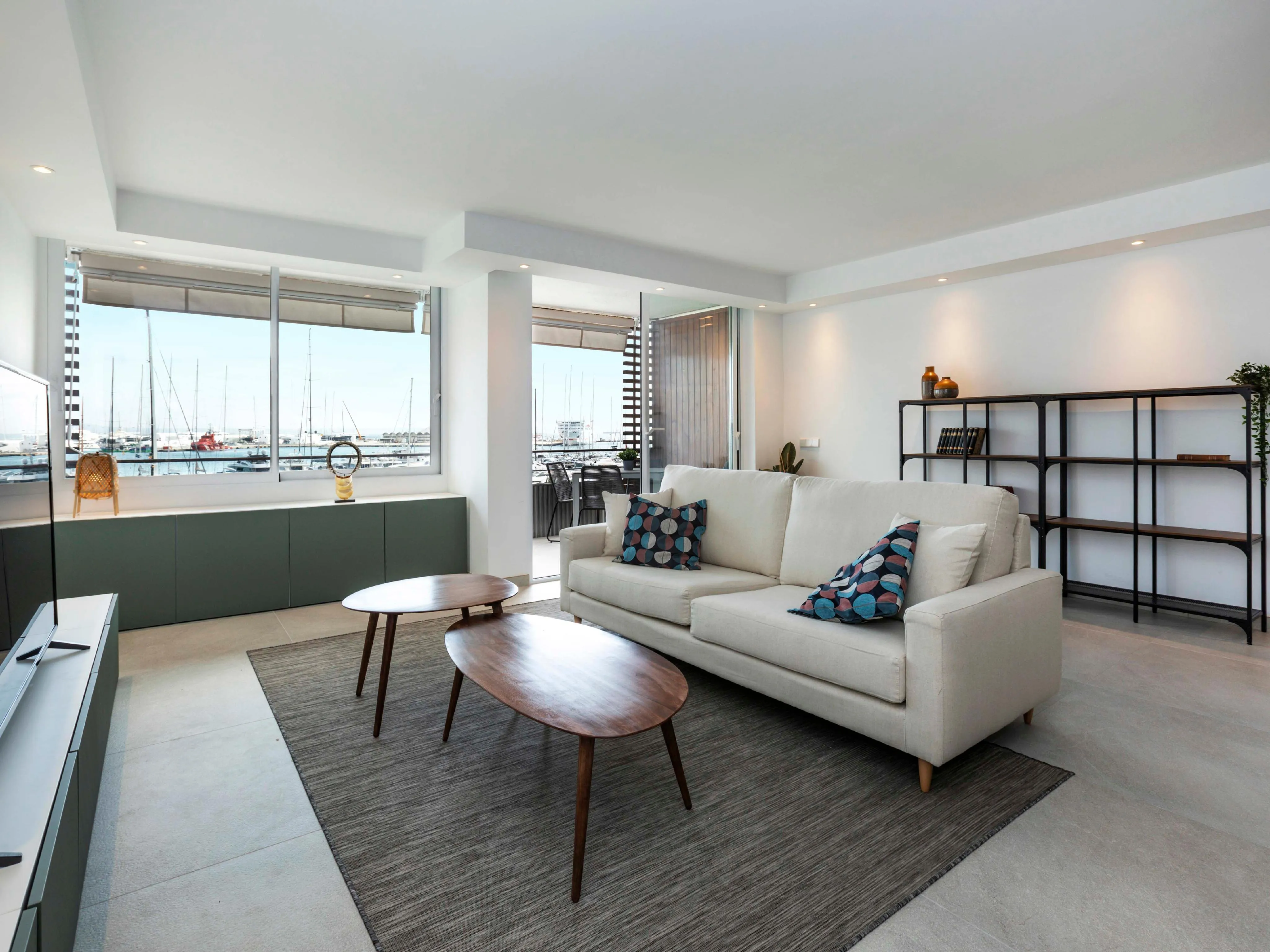 Appartamento ristrutturato con vista sul porto-3