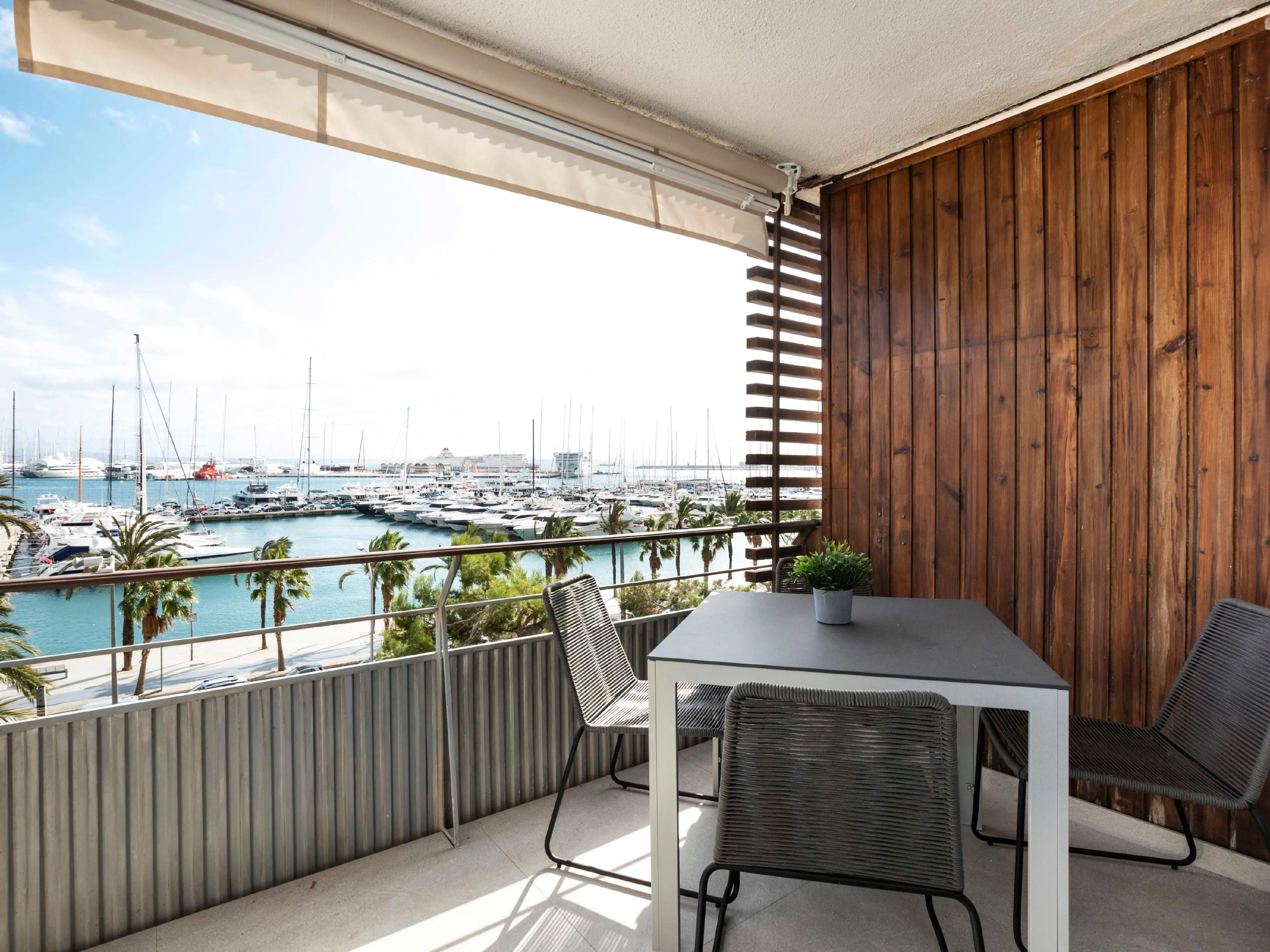 Appartamento ristrutturato con vista sul porto-11