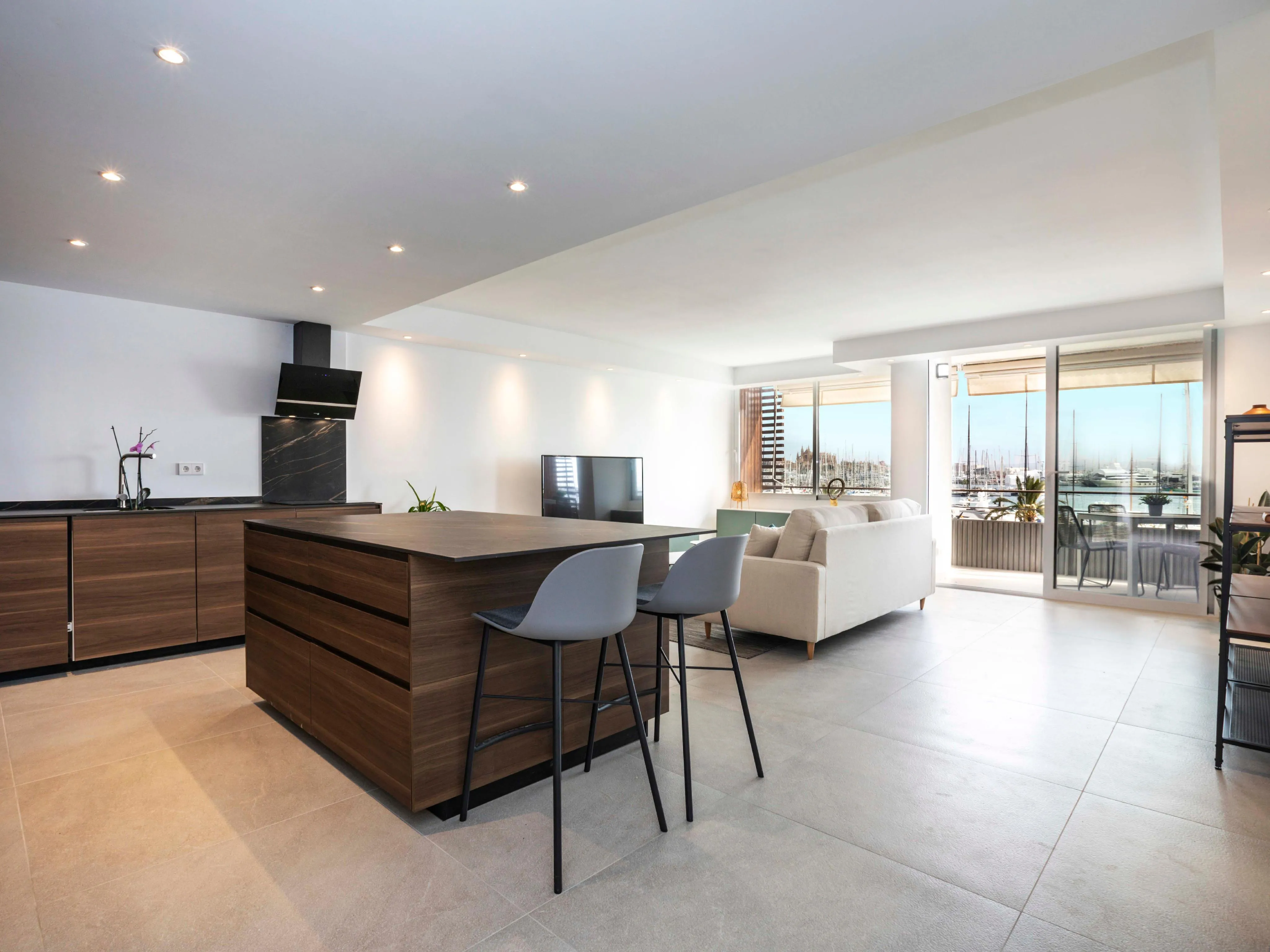 Appartamento ristrutturato con vista sul porto-5