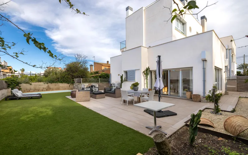 Lumineux appartement au rez-de-chaussée avec piscine privée