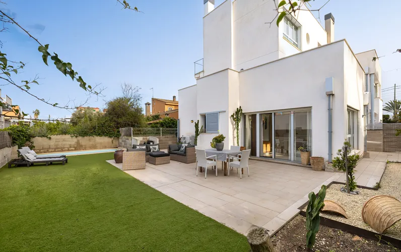 Lumineux appartement au rez-de-chaussée avec piscine privée