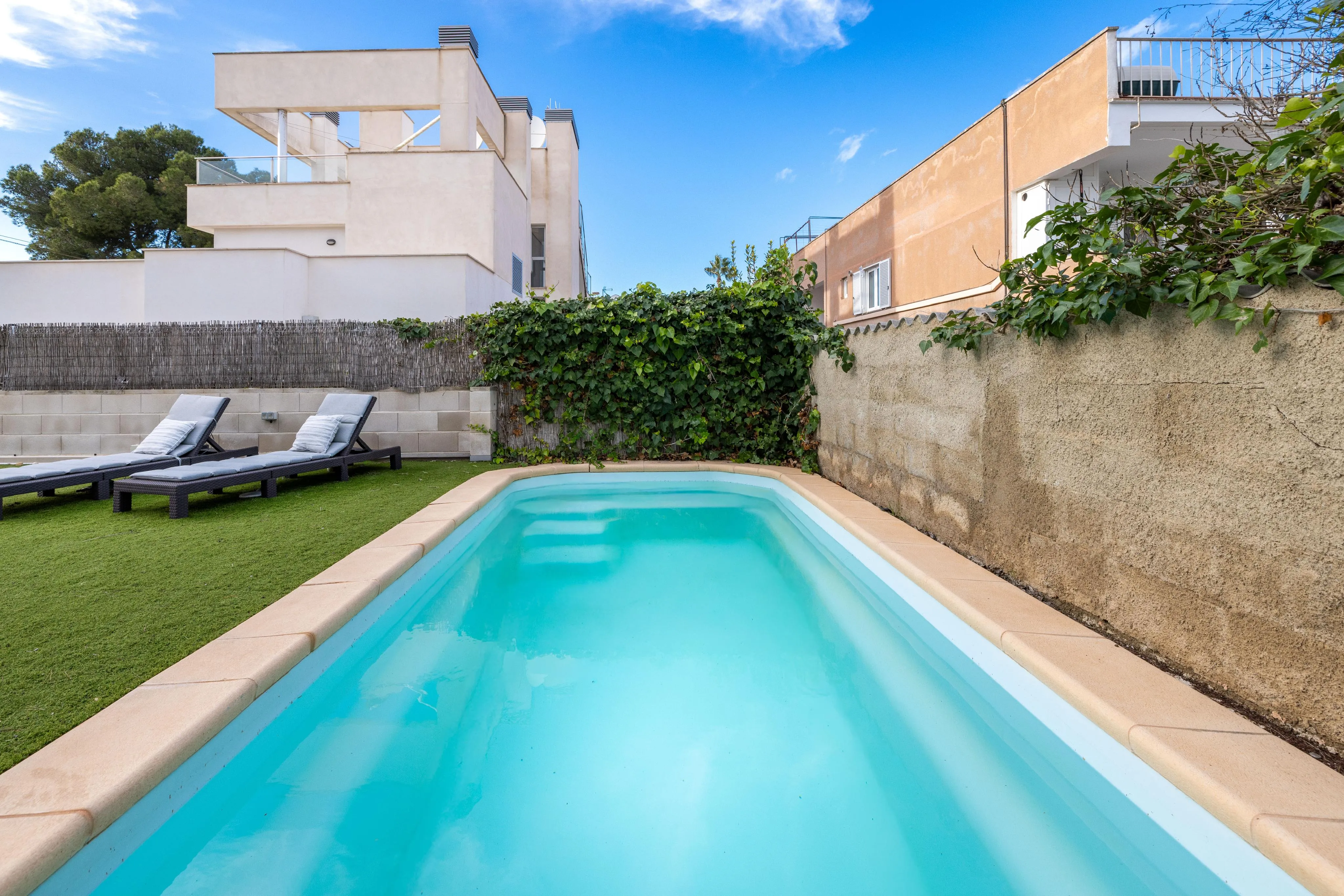 Licht appartement op de begane grond met privézwembad-12