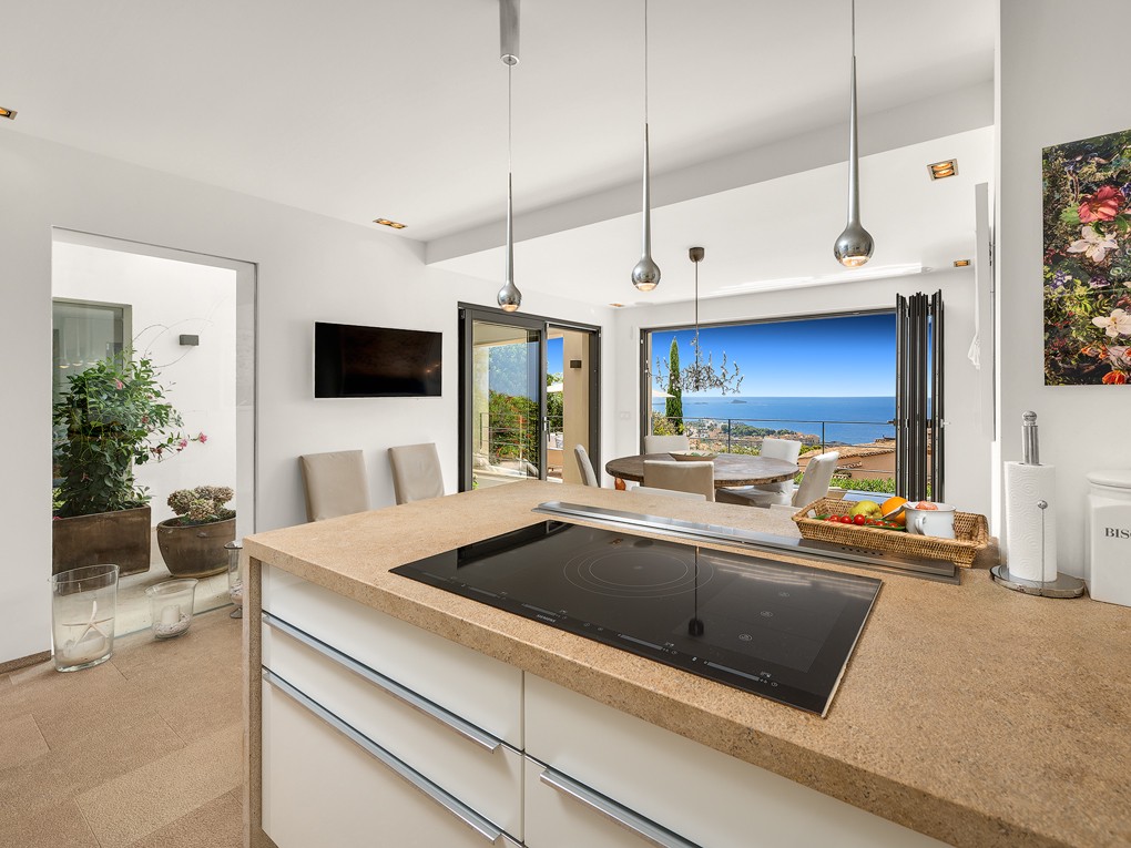 Una vila d'alta qualitat amb vistes panoràmiques al mar en una ubicació excel·lent.-10