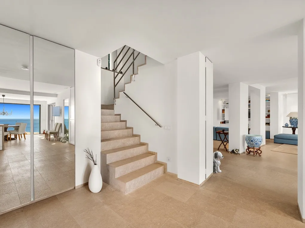 Hoogwaardige villa met panoramisch uitzicht op zee-11