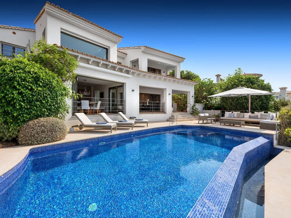 Hoogwaardige villa met panoramisch uitzicht op zee-3