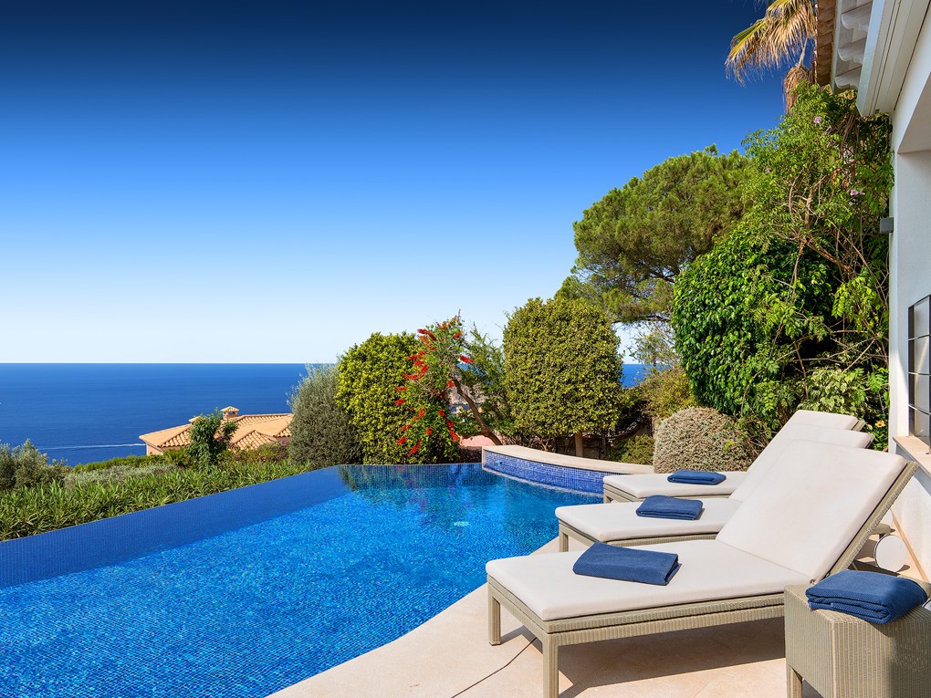 Una vila d'alta qualitat amb vistes panoràmiques al mar en una ubicació excel·lent.-8