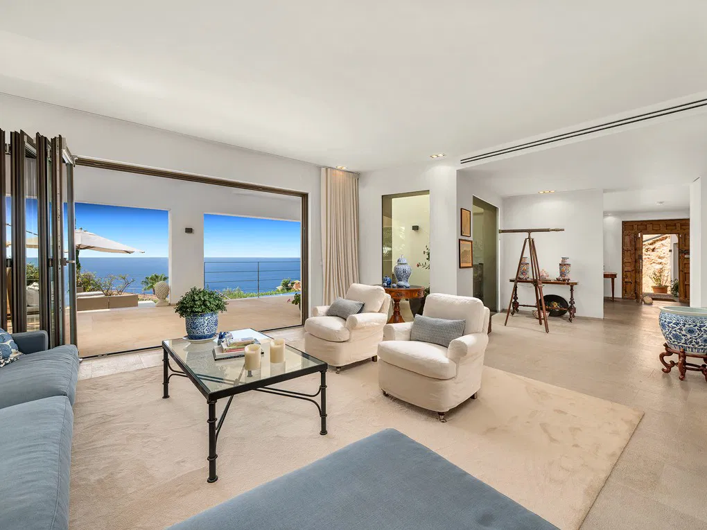 Una vila d'alta qualitat amb vistes panoràmiques al mar en una ubicació excel·lent.-5
