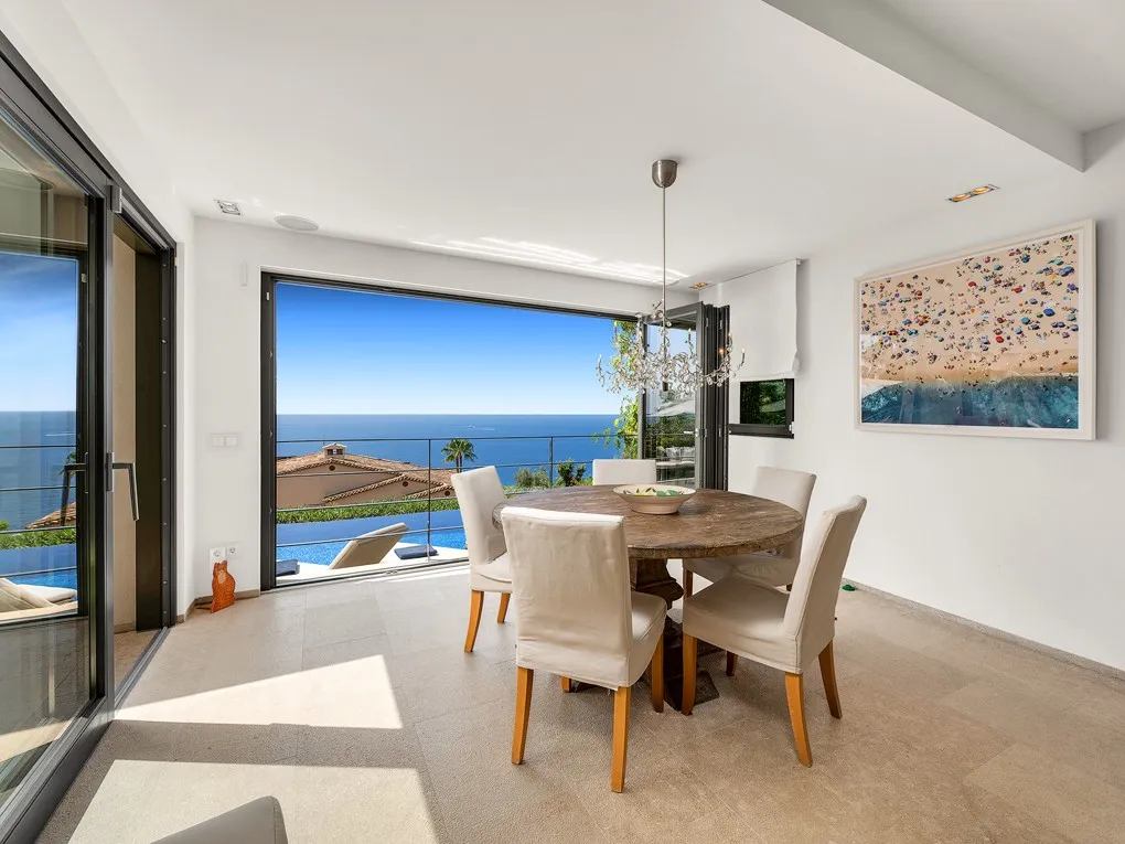 Hoogwaardige villa met panoramisch uitzicht op zee-6