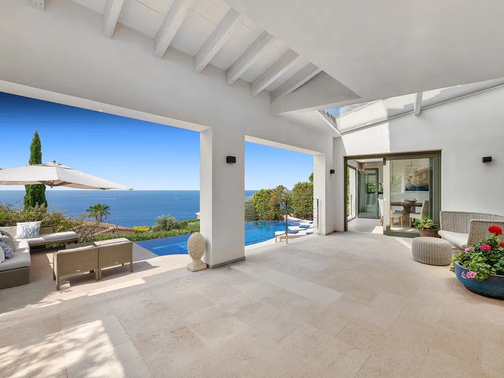 Una vila d'alta qualitat amb vistes panoràmiques al mar en una ubicació excel·lent.-7