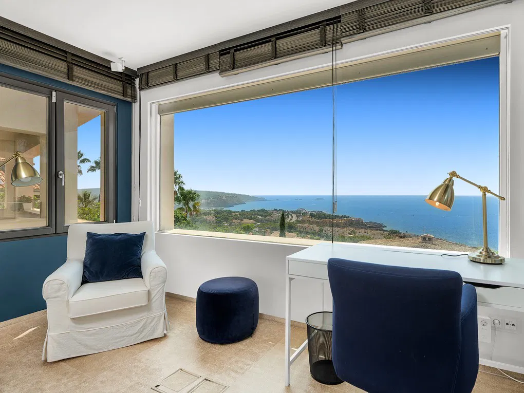 Una vila d'alta qualitat amb vistes panoràmiques al mar en una ubicació excel·lent.-18