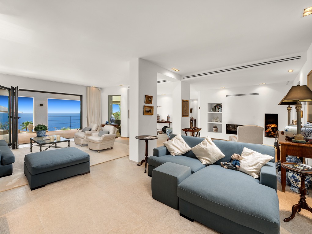 Una vila d'alta qualitat amb vistes panoràmiques al mar en una ubicació excel·lent.-4