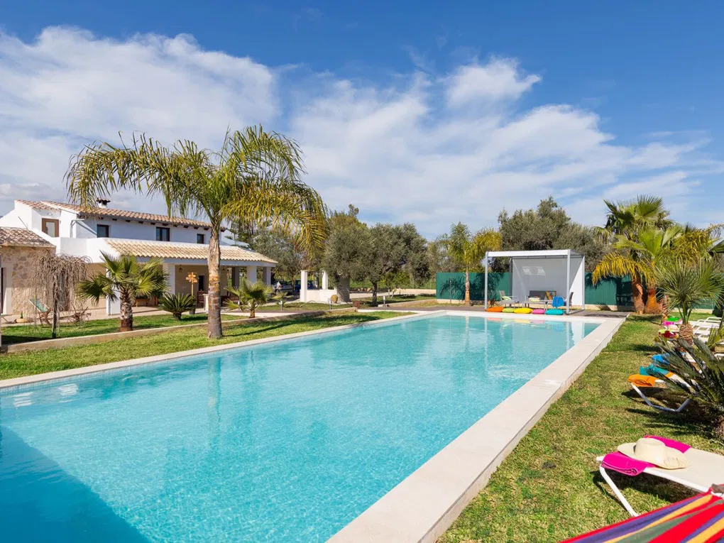 Great familyhome furnished with garden-1