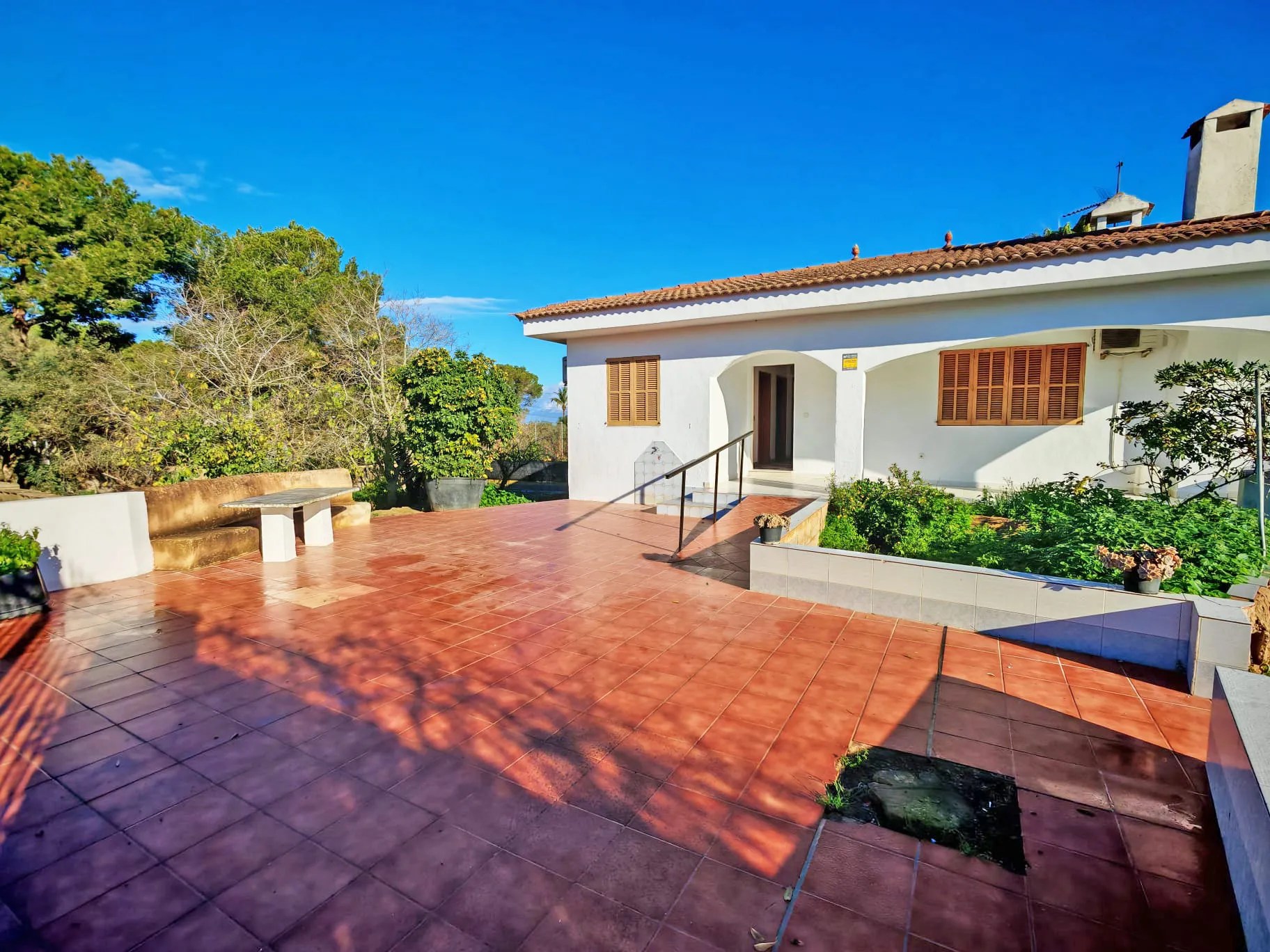 Large urban plot with Mediterranean bungalow-2