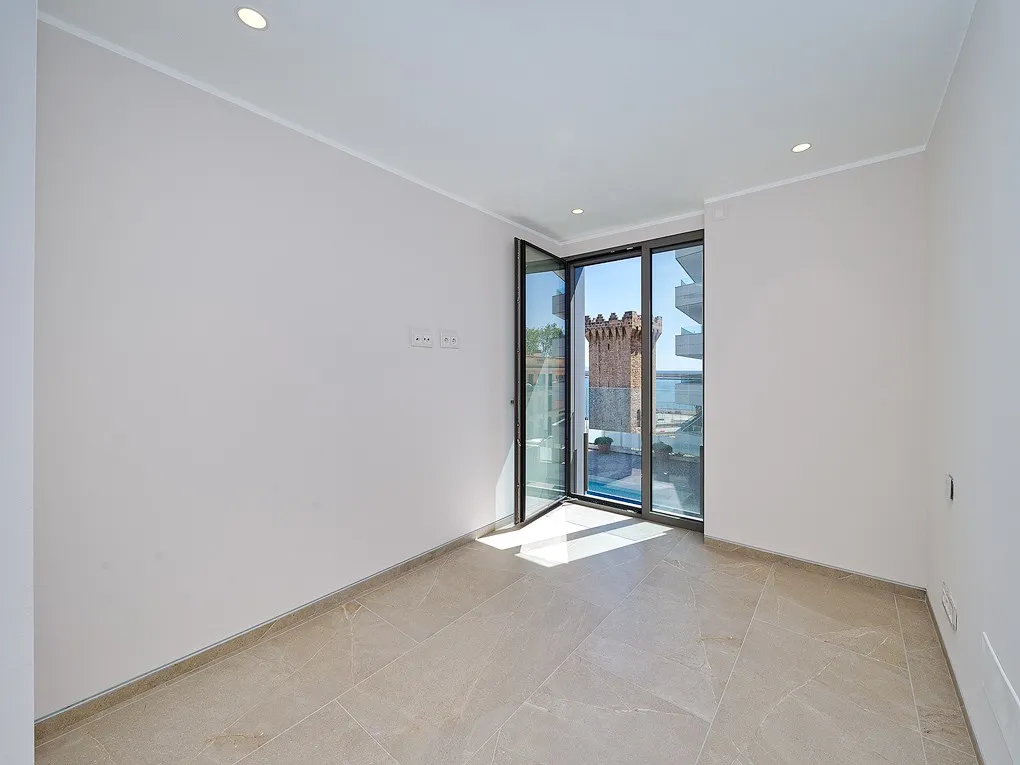 Nieuwbouw appartement met uitzicht op zee en de haven-5