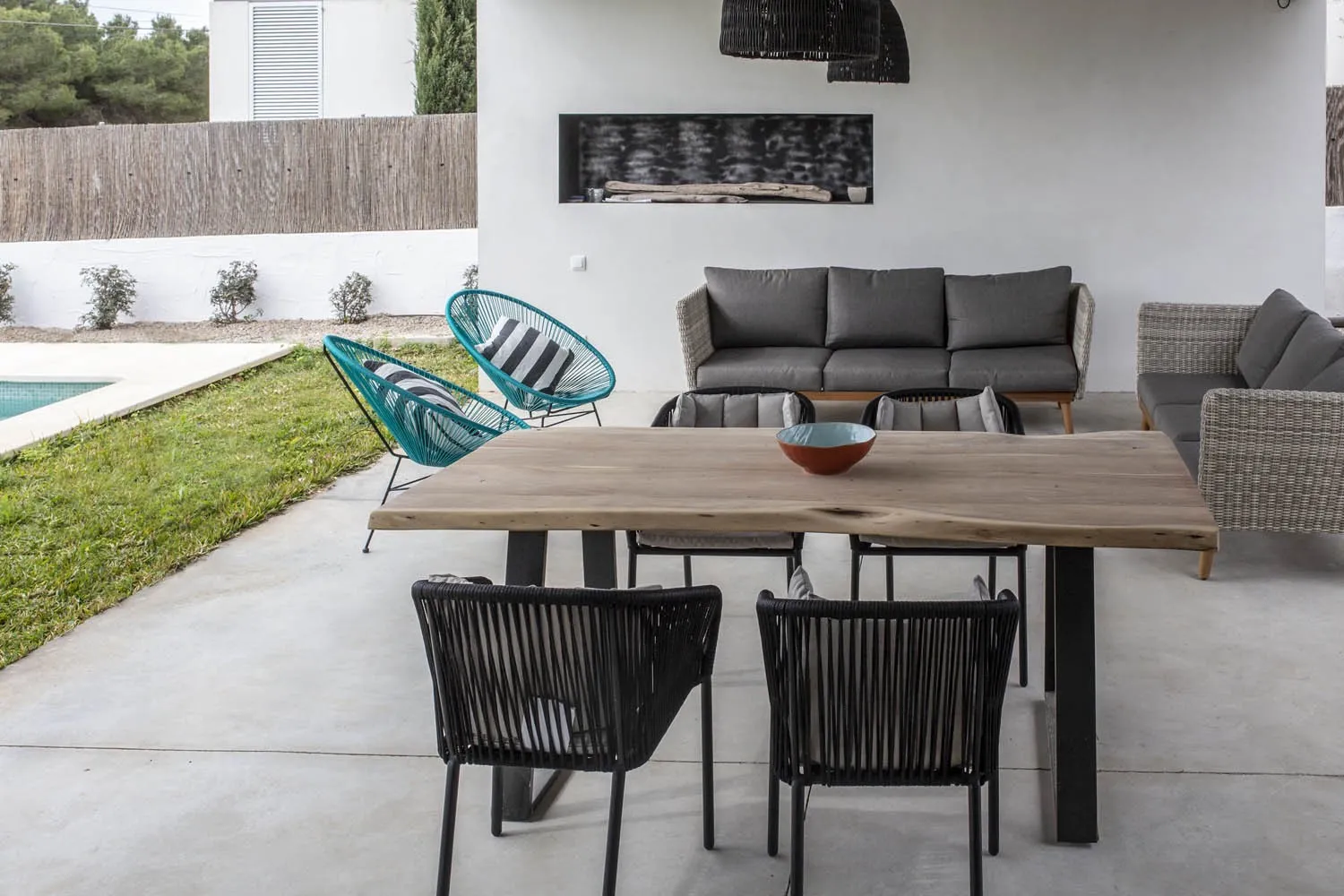 Modernes Einfamilienhaus mit Pool und Garten-9