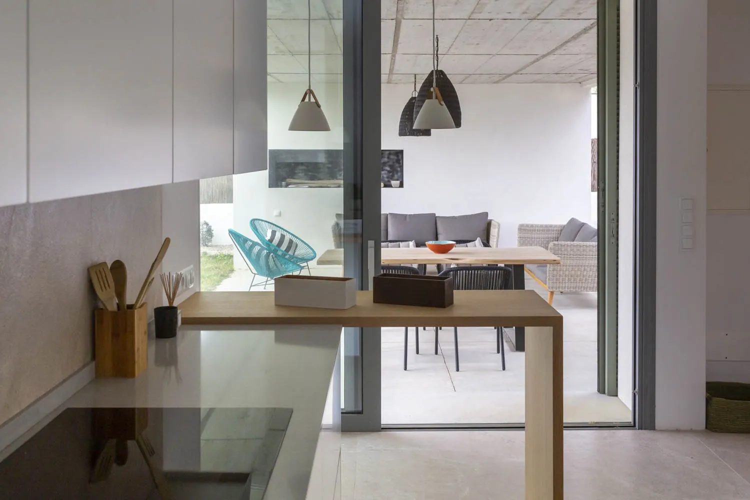 Modernes Einfamilienhaus mit Pool und Garten-7