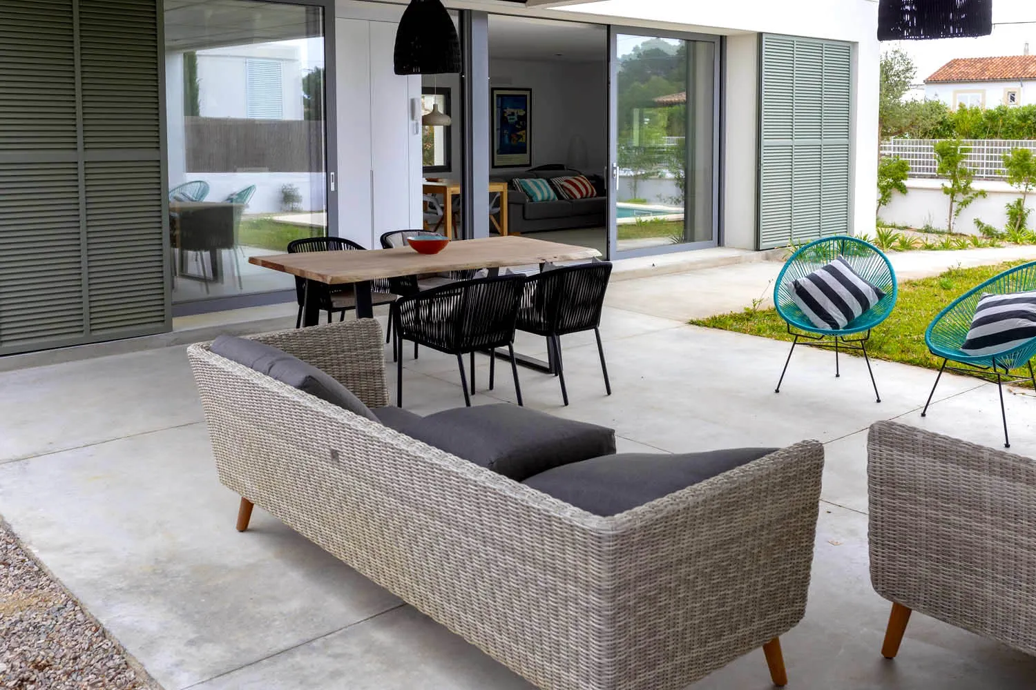 Modernes Einfamilienhaus mit Pool und Garten-10