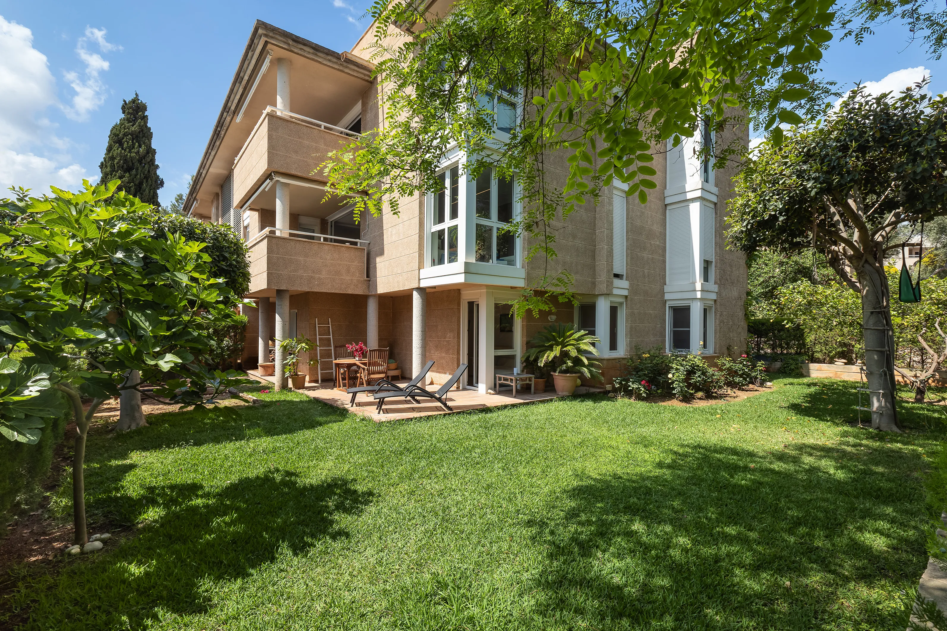 Renovated duplex with large garden in Bonanova-19