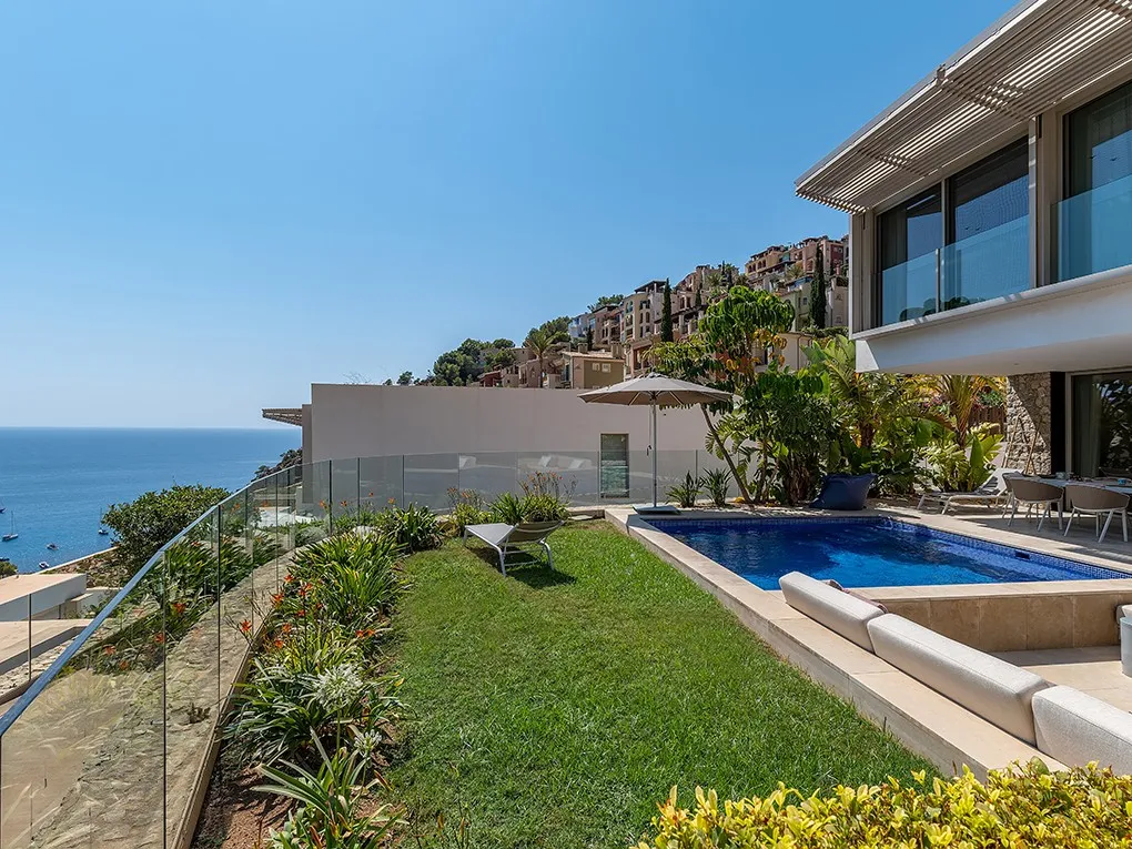 Villa moderna con vistas al mar-1