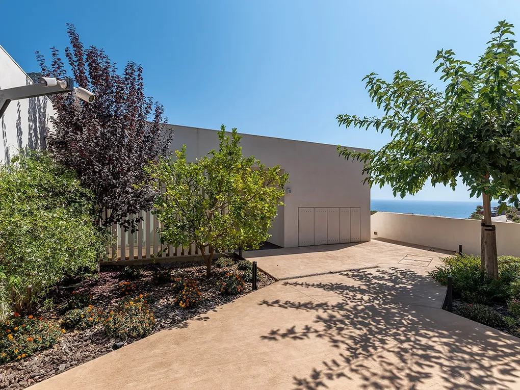 Modern nybyggd villa med havsutsikt-20