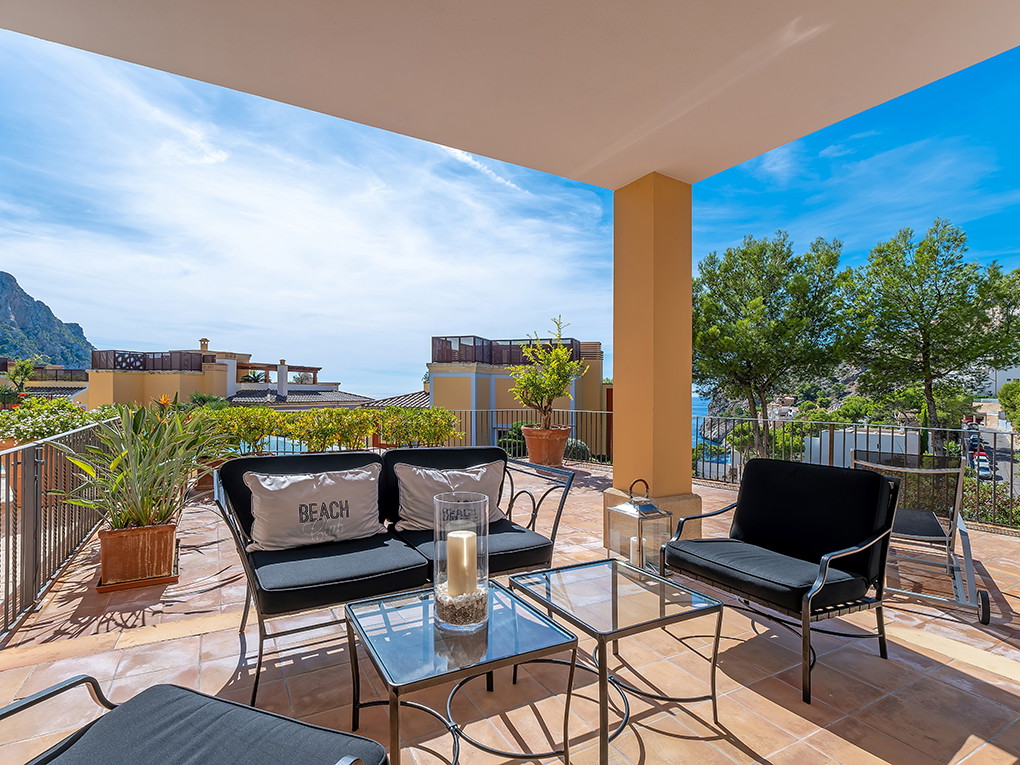 Sea view apartment in exclusive complex