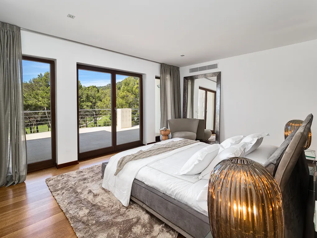 Villa with guest house in Son Vida-8