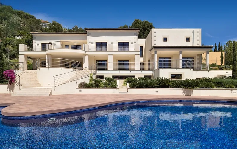 Villa with guest house in Son Vida