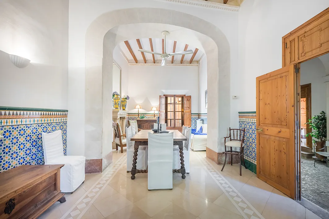 Elegant casa senyorial en excel·lent estat-6