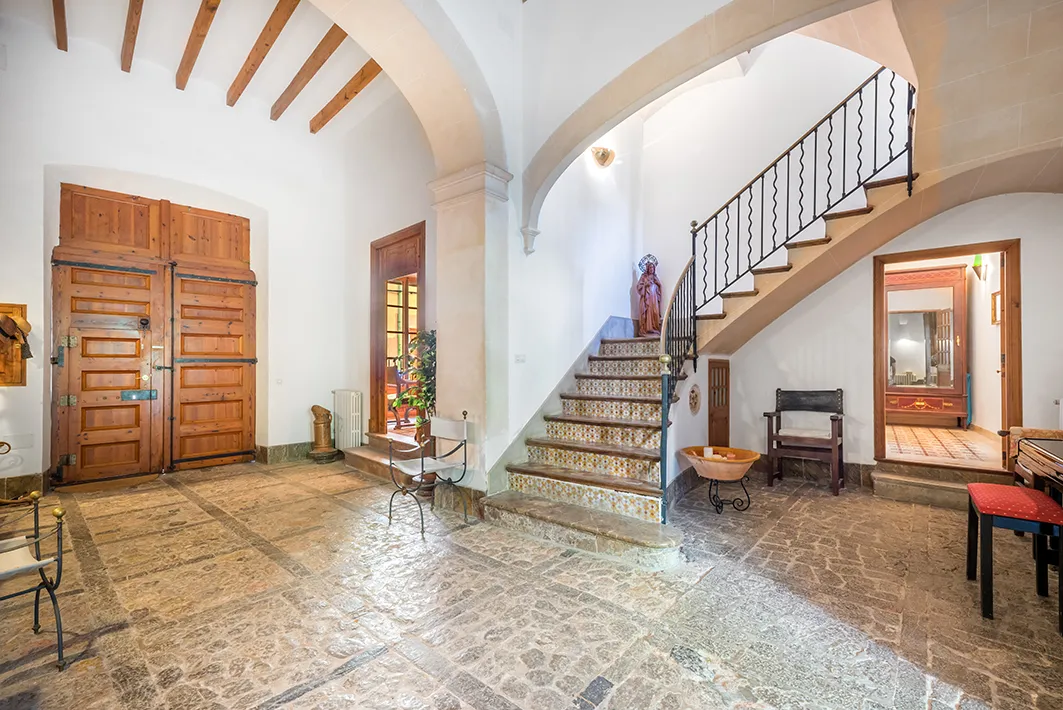 Elegant casa senyorial en excel·lent estat-5