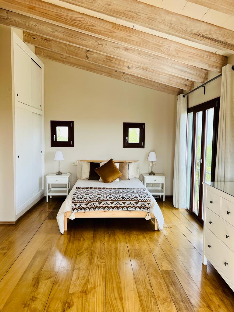 Wonderfully quiet home with stunning views in Alaro-8
