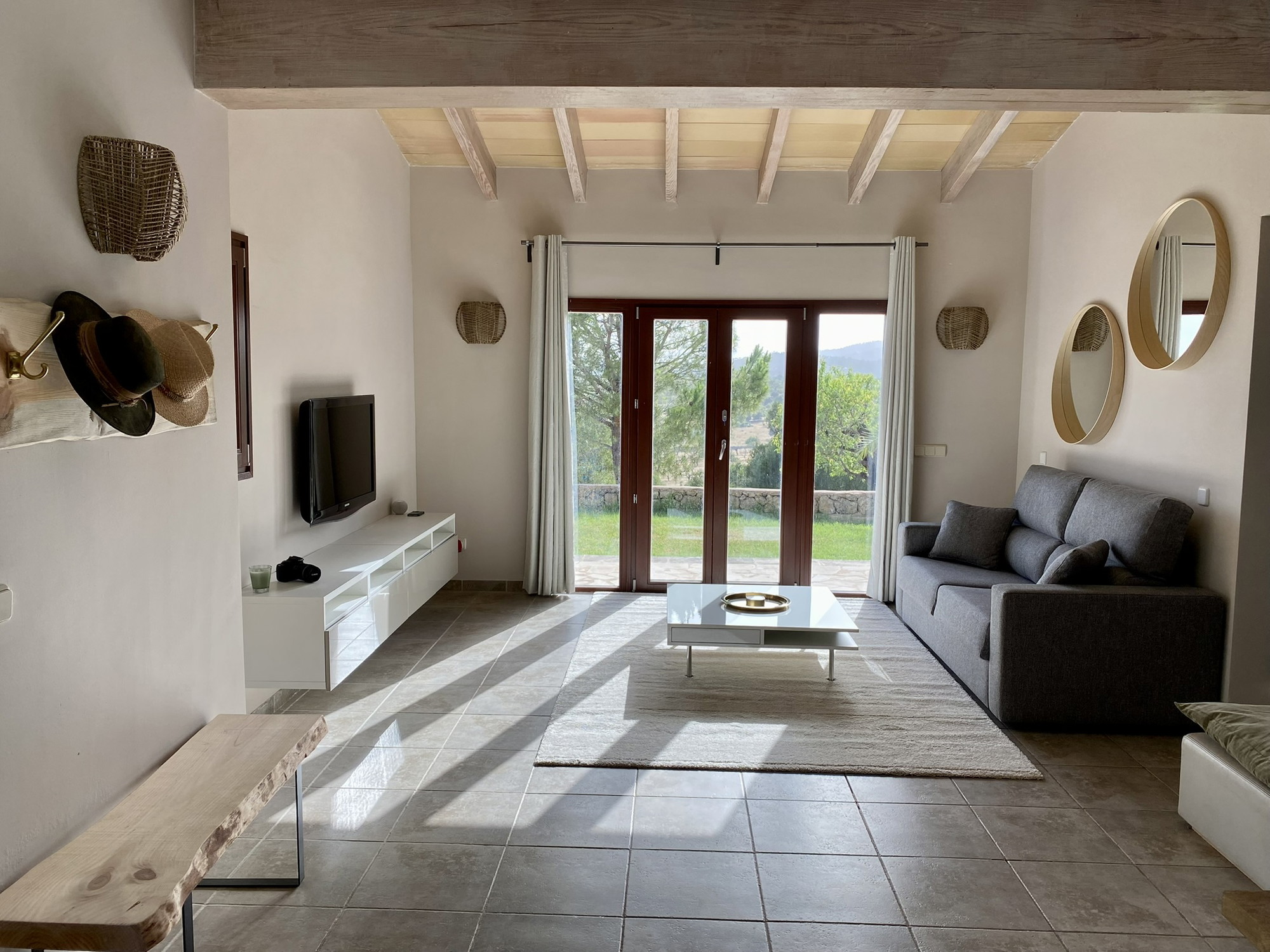 Wonderfully quiet home with stunning views in Alaro-5