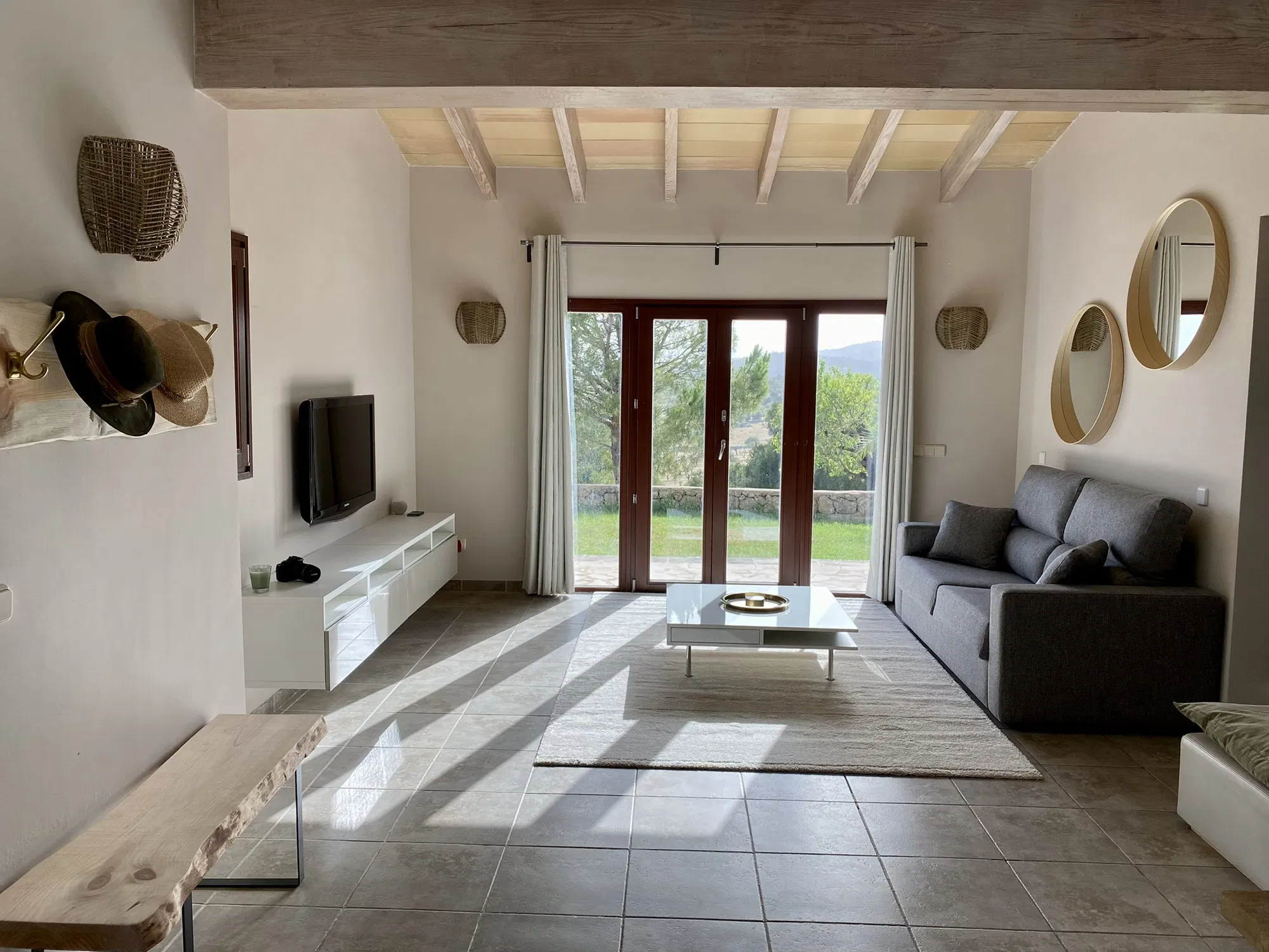 Wonderfully quiet home with stunning views in Alaro-5