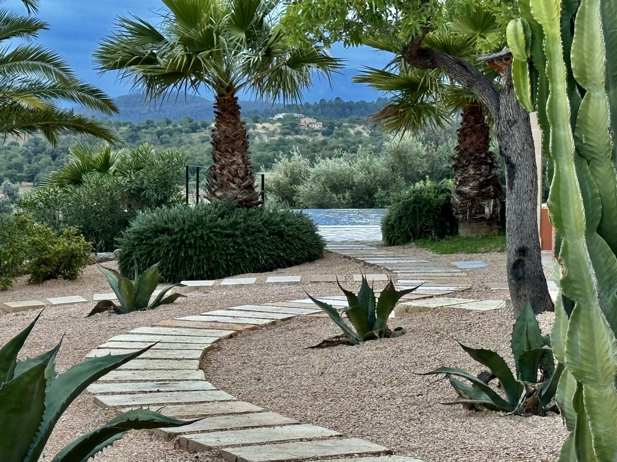 Wonderfully quiet home with stunning views in Alaro-2