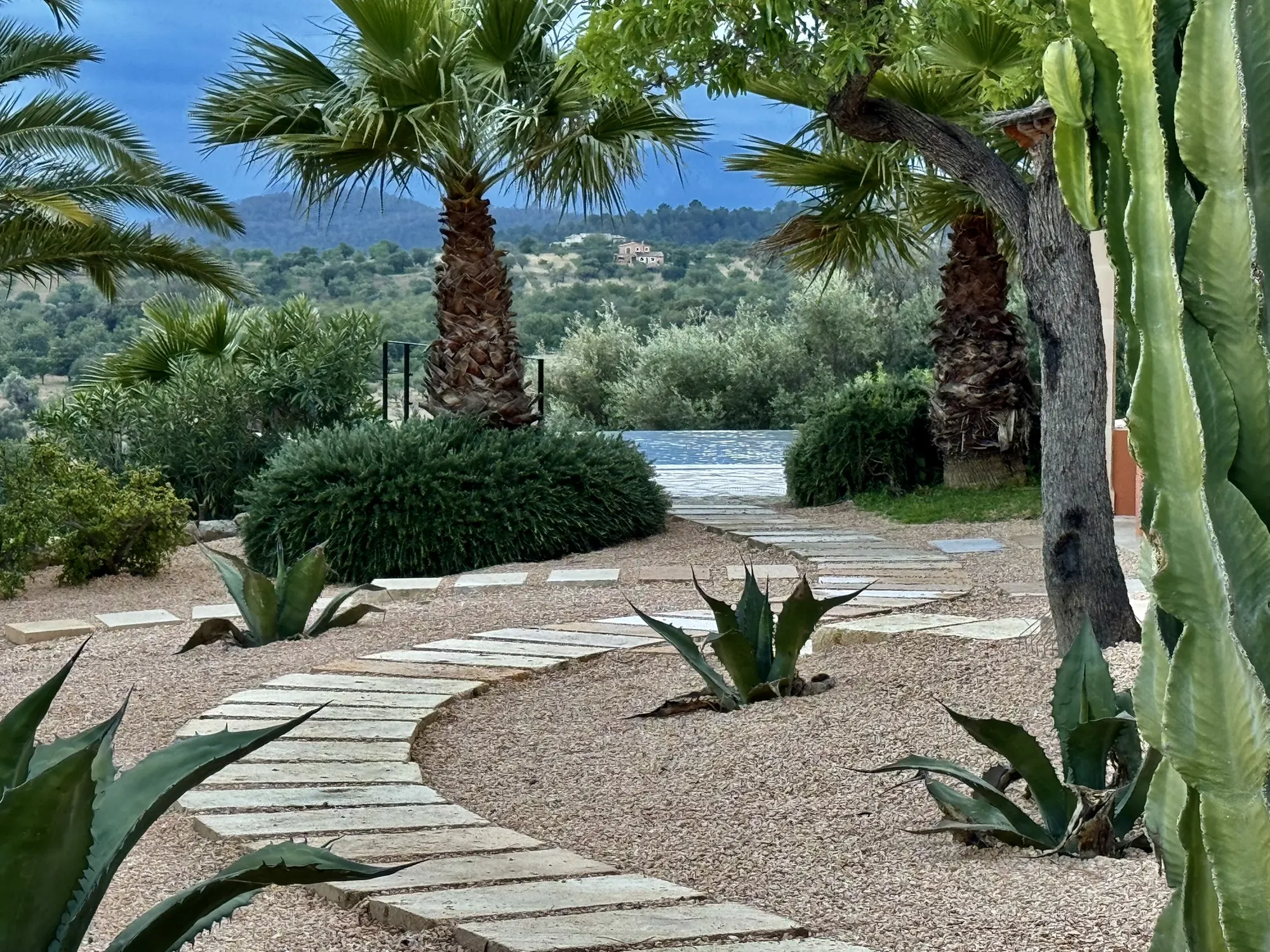 Wonderfully quiet home with stunning views in Alaro-2