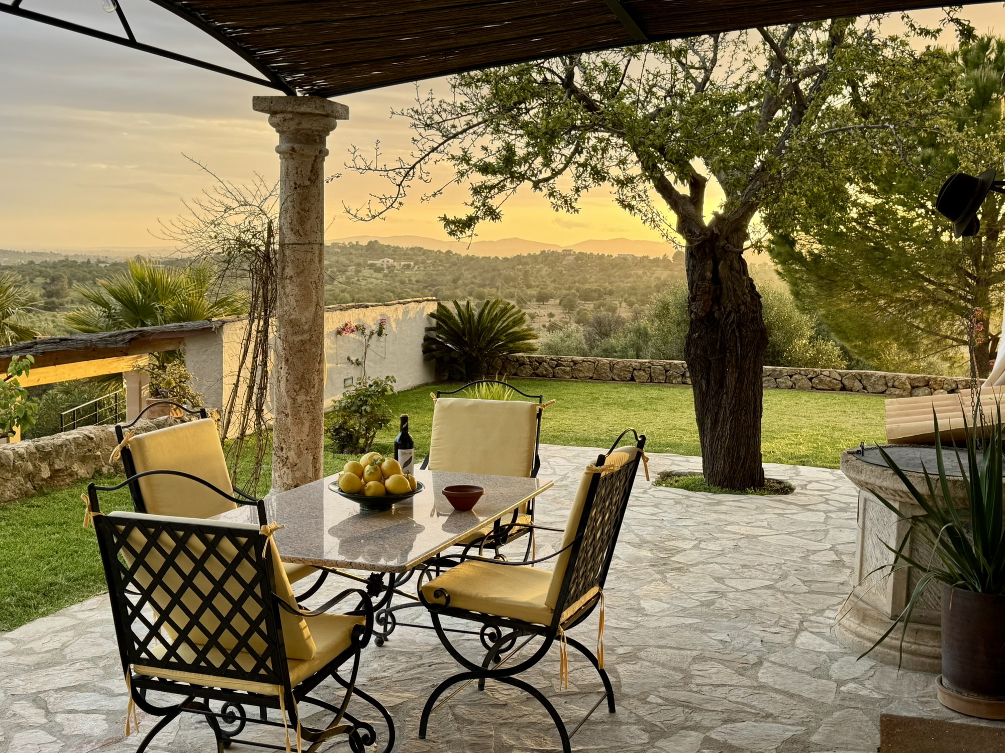 Wonderfully quiet home with stunning views in Alaro-13