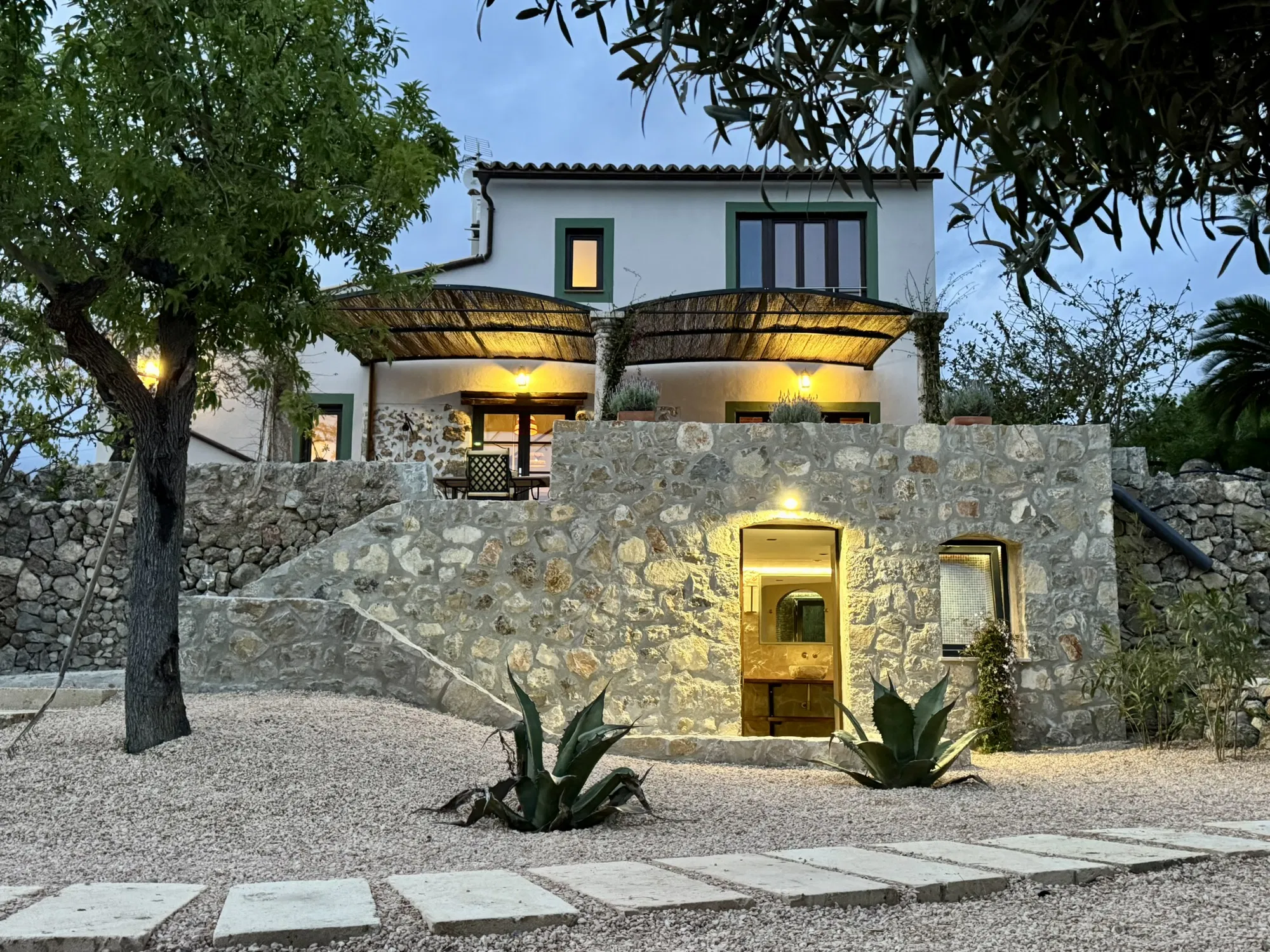 Wonderfully quiet home with stunning views in Alaro-4