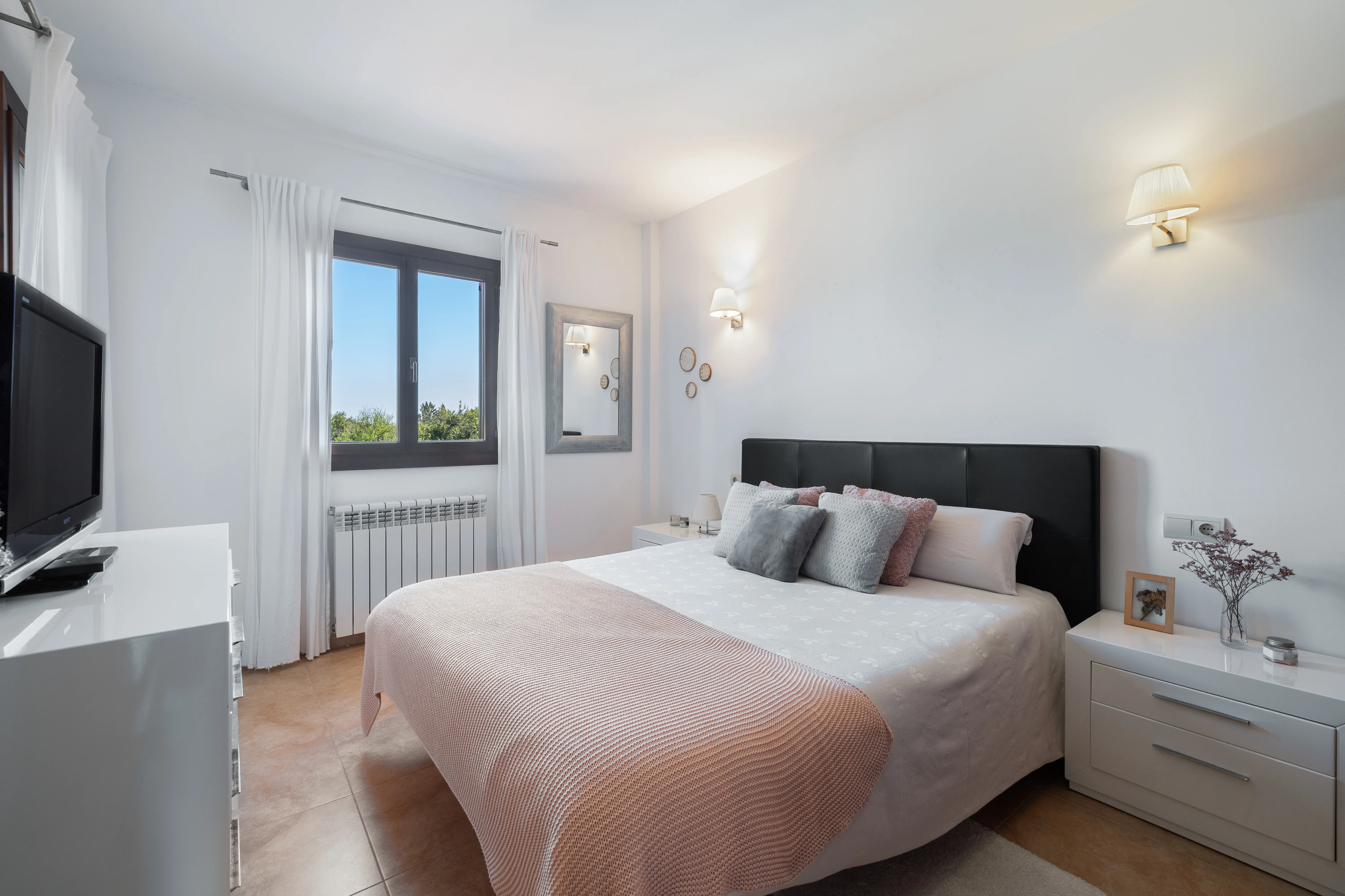 Bezauberndes Reihenhaus mit Pool & Bergblick-14