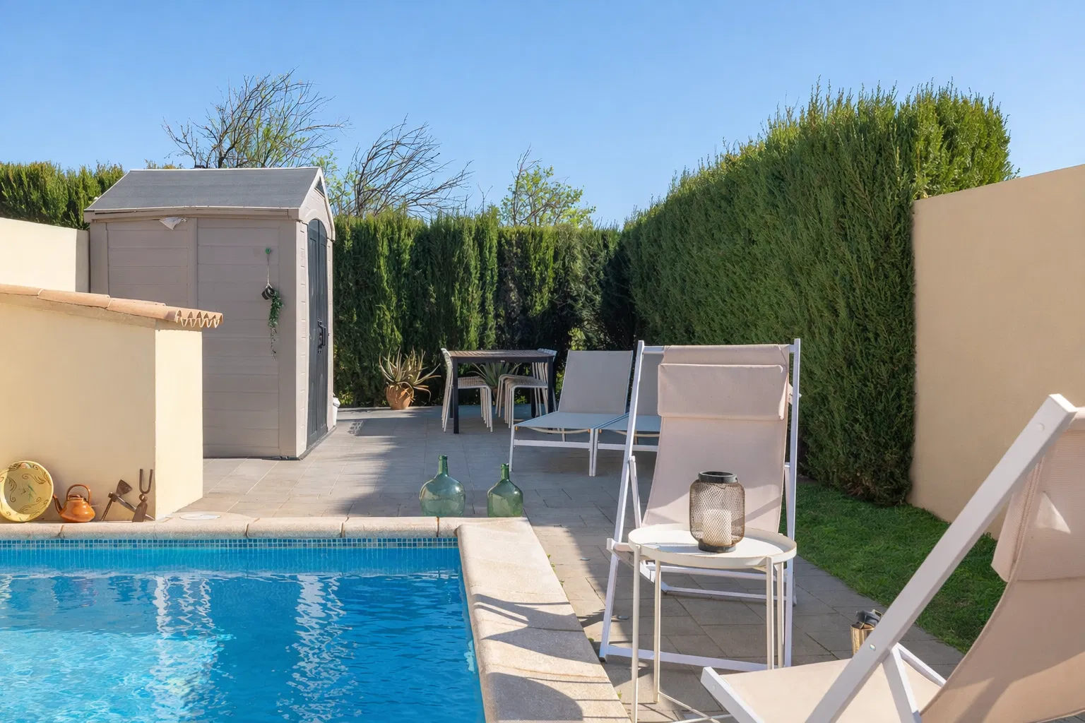 Charming rowhouse with pool & mountain views-3
