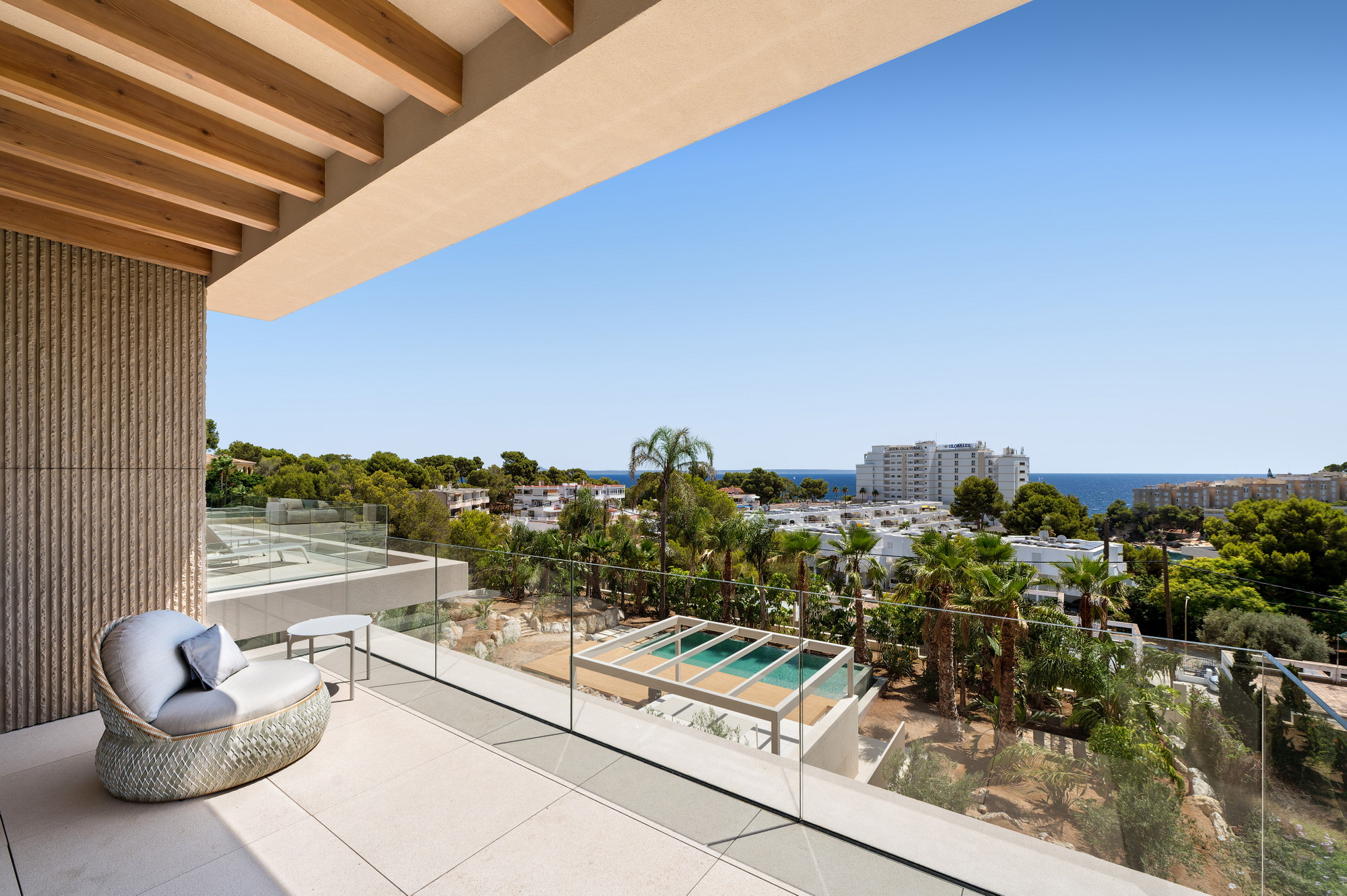 Elegante villa met uitzicht op zee en vlak bij het strand