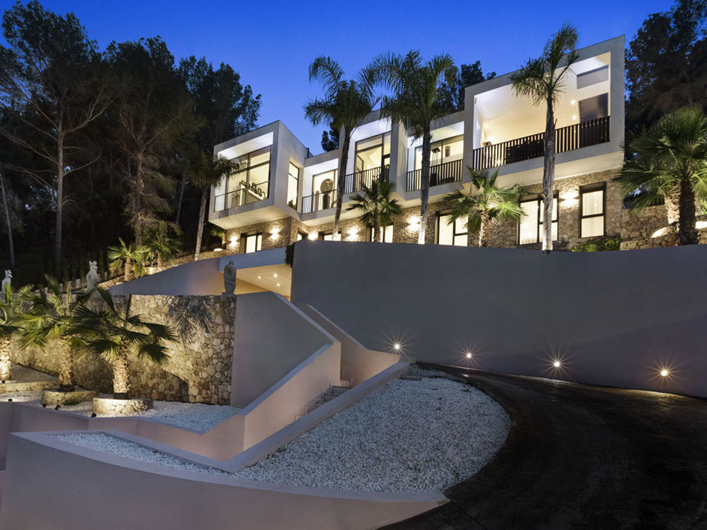 Villa contemporanea dal fascino balinese