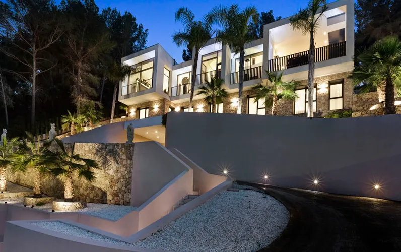 Contemporary villa with Balinese flair